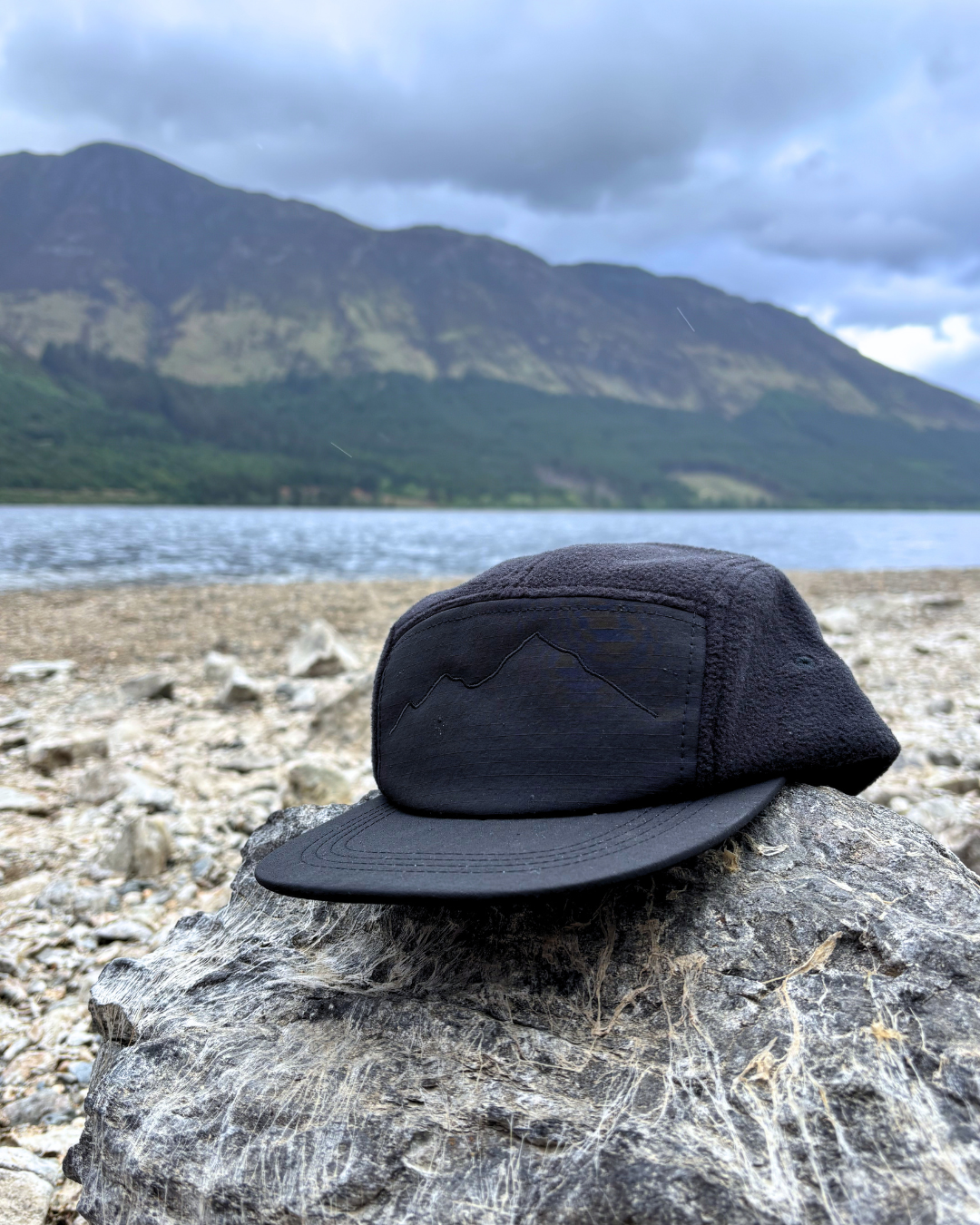 Mountain Range 5 Panel Fleece - Black
